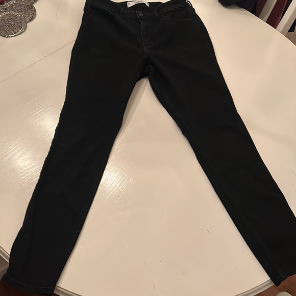 Size 11R Hollister jeans - Picture 5 of 5